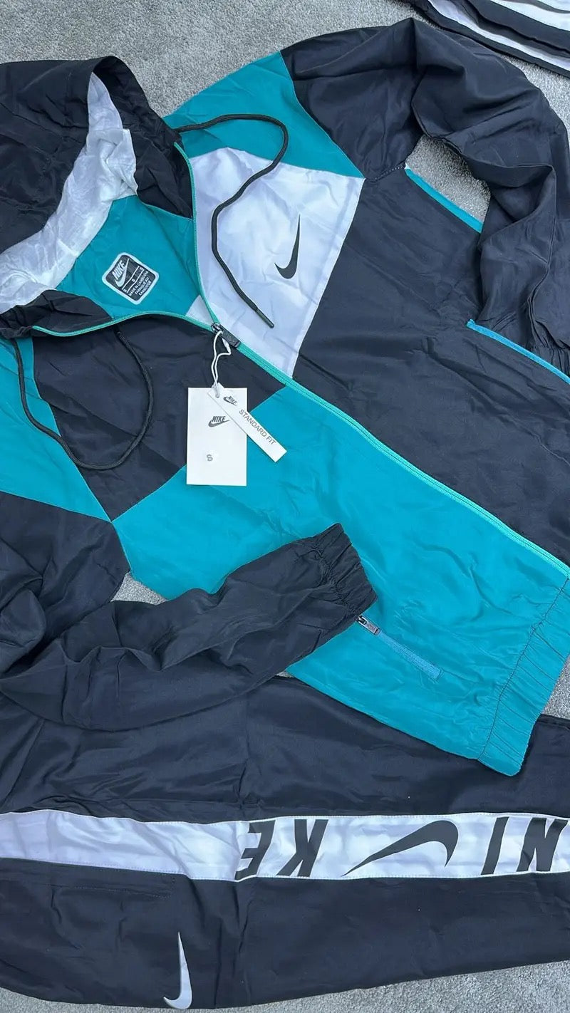 Conjunto Nike azul,Negro y Blanco