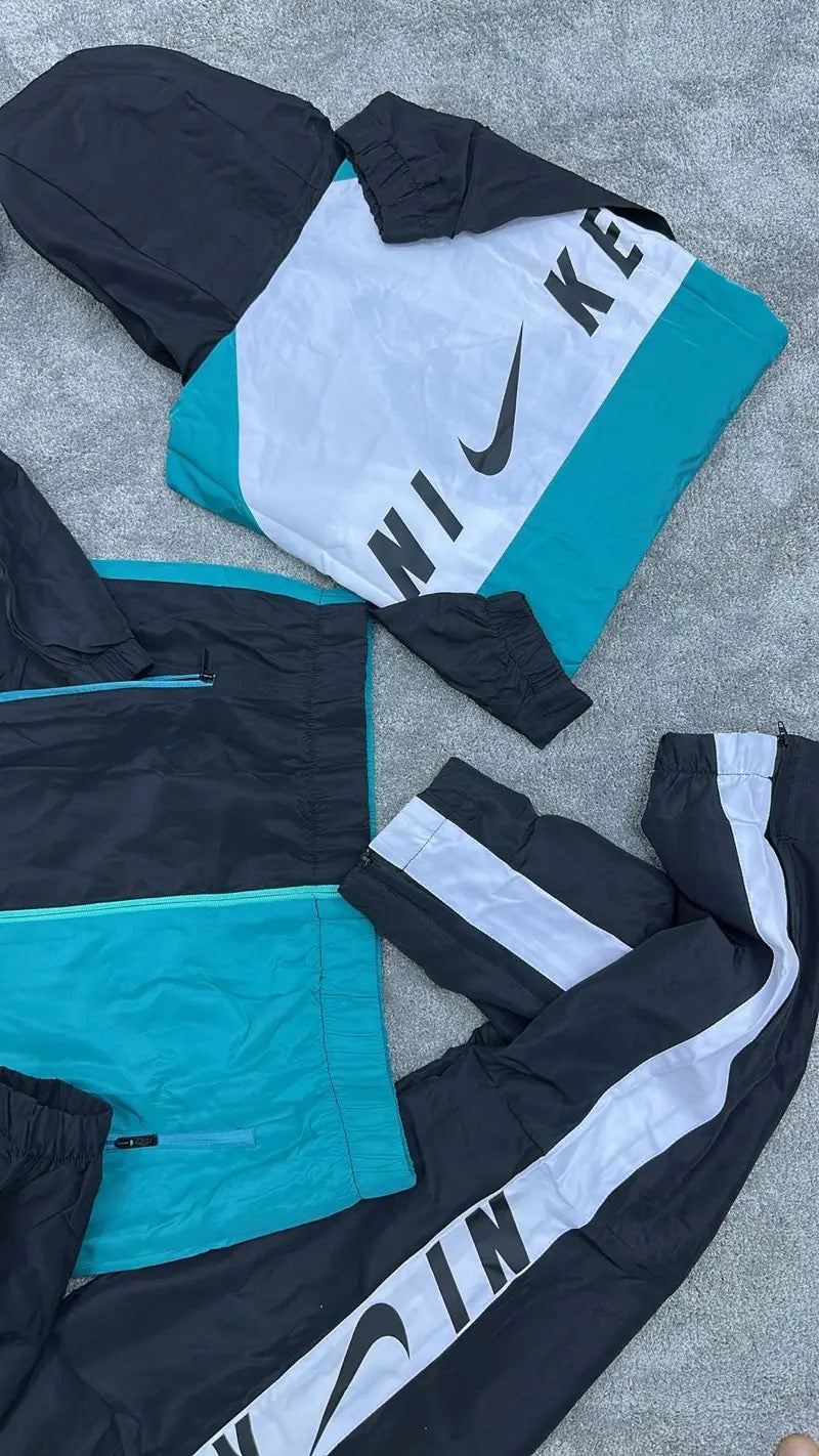 Conjunto Nike azul,Negro y Blanco